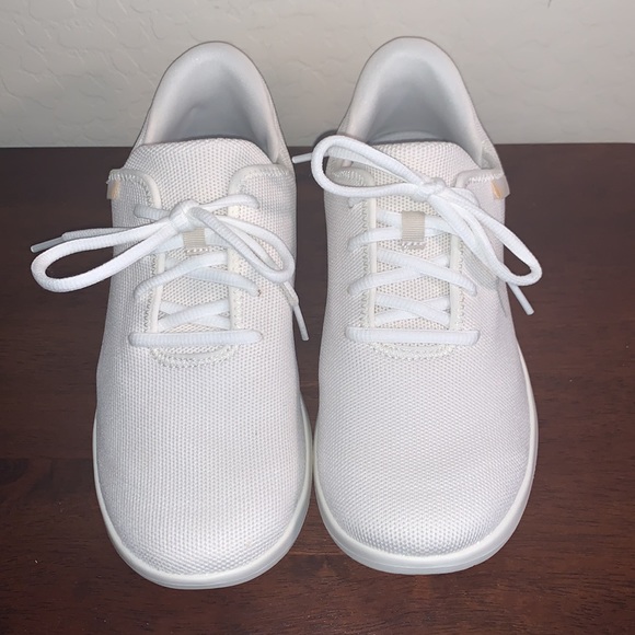 KIZIK MADRID HANDS FREE BRAND NEW IN BOX SIZE 9 GORGEOUS ATHLETIC SHOES - Picture 2 of 9